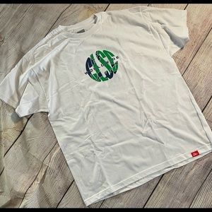 NWOT Mens XXL CLSC T-shirt